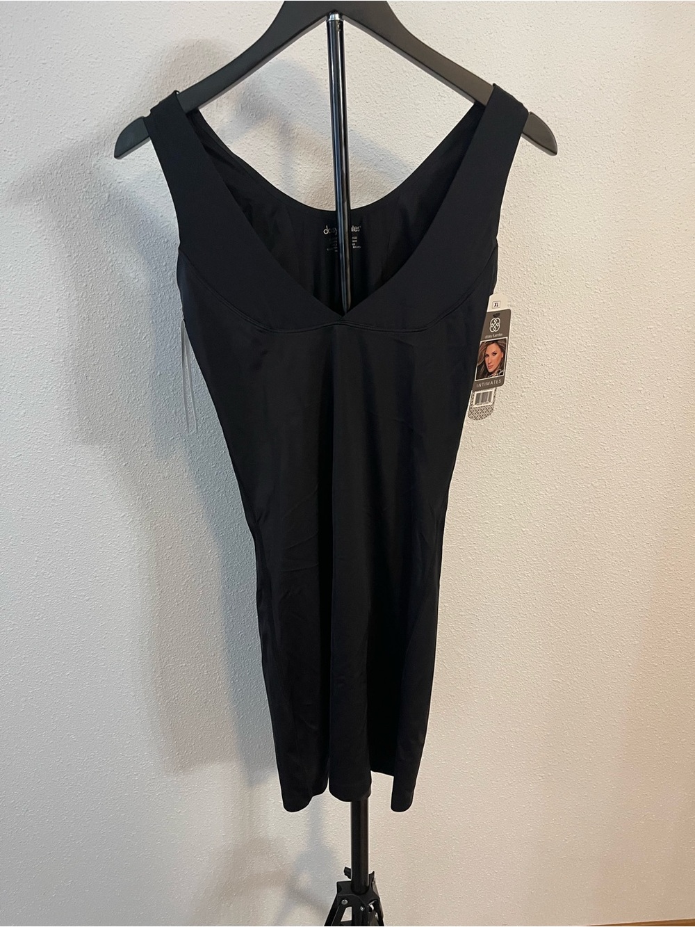 Daisy Fuentes xl Black Sleeveless V-Neck Dress